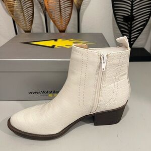 Volatile Women's Cream Ankle Boots